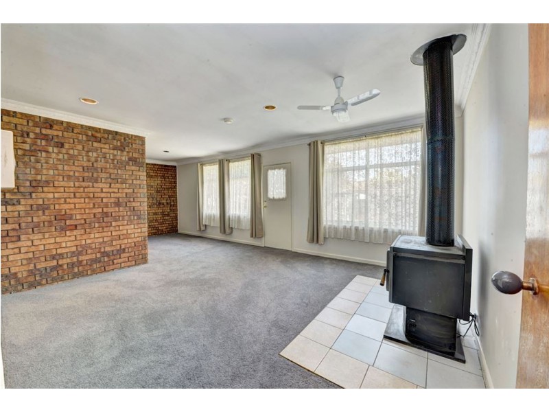 3 Whitelaw Avenue, Delacombe VIC 3356