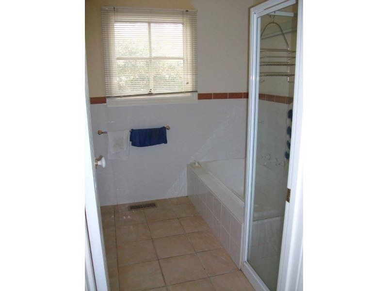 a/64 Luttet Street, Creswick VIC 3363