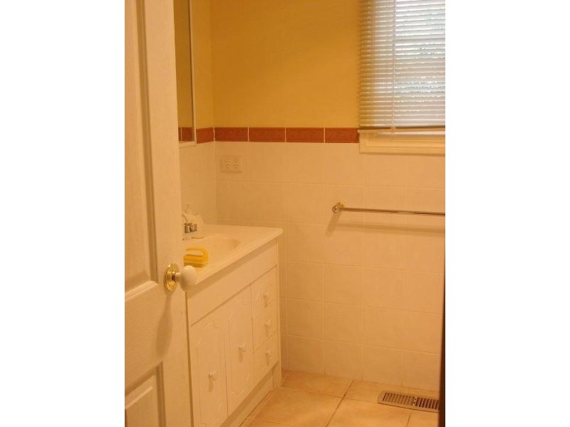 a/64 Luttet Street, Creswick VIC 3363