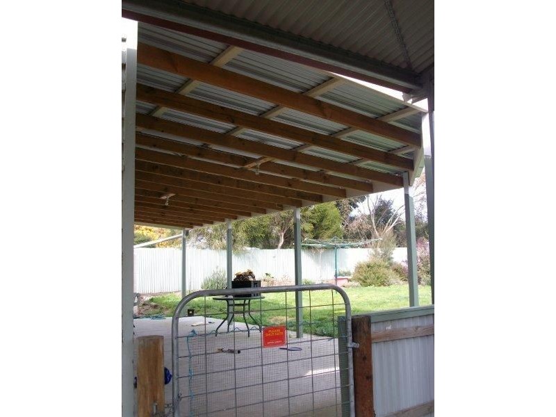 a/64 Luttet Street, Creswick VIC 3363