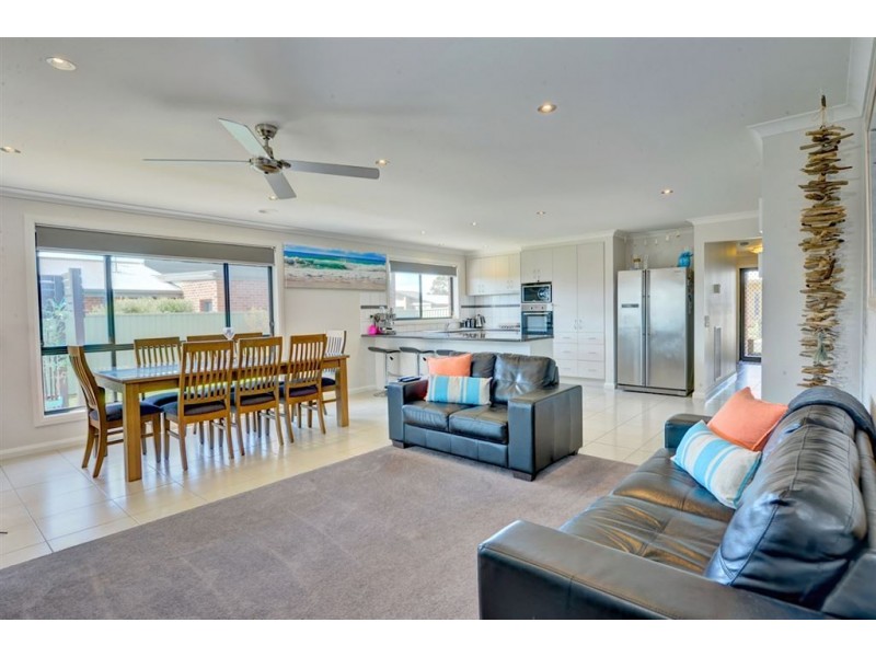 1 Felix Court, Miners Rest VIC 3352
