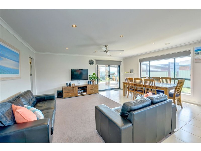 1 Felix Court, Miners Rest VIC 3352