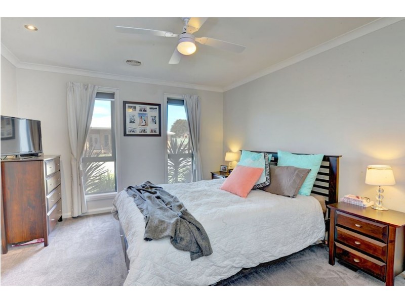 1 Felix Court, Miners Rest VIC 3352