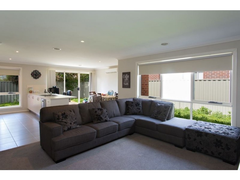 73 McNulty Drive, Wendouree VIC 3355