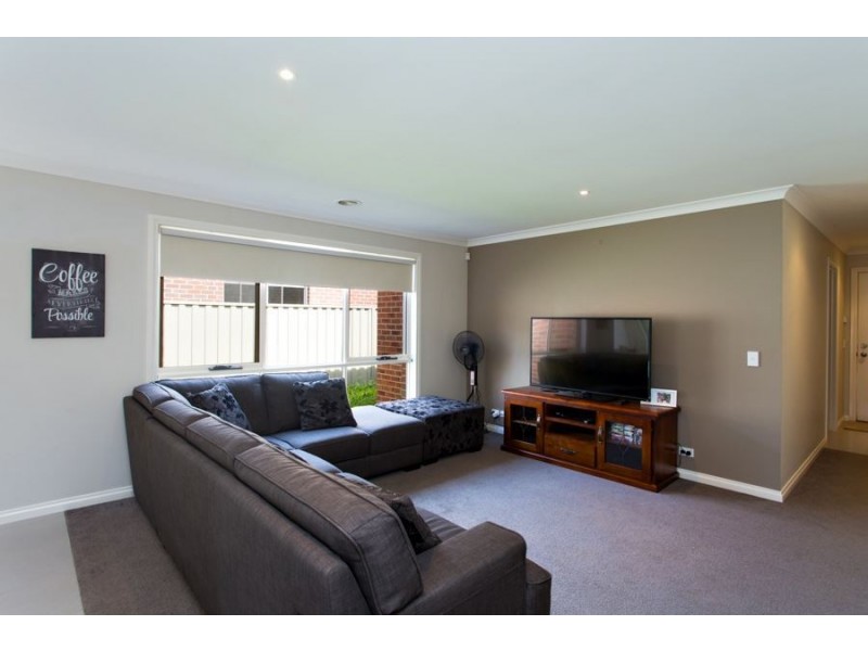 73 McNulty Drive, Wendouree VIC 3355