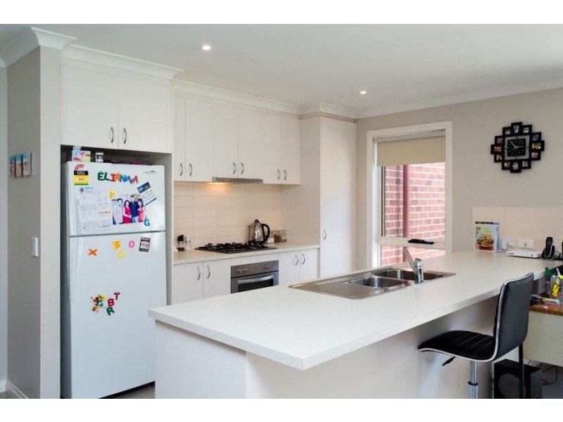 73 McNulty Drive, Wendouree VIC 3355