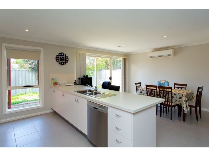 73 McNulty Drive, Wendouree VIC 3355