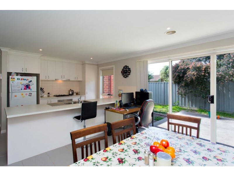 73 McNulty Drive, Wendouree VIC 3355