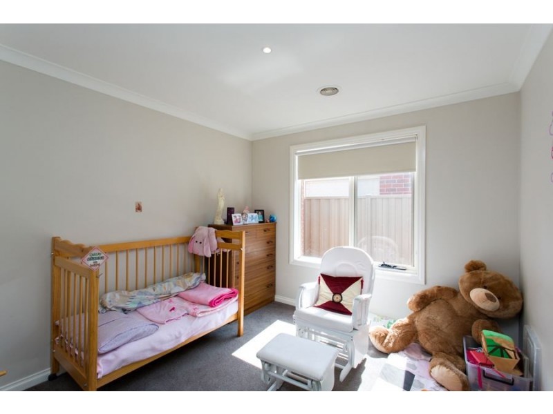 73 McNulty Drive, Wendouree VIC 3355