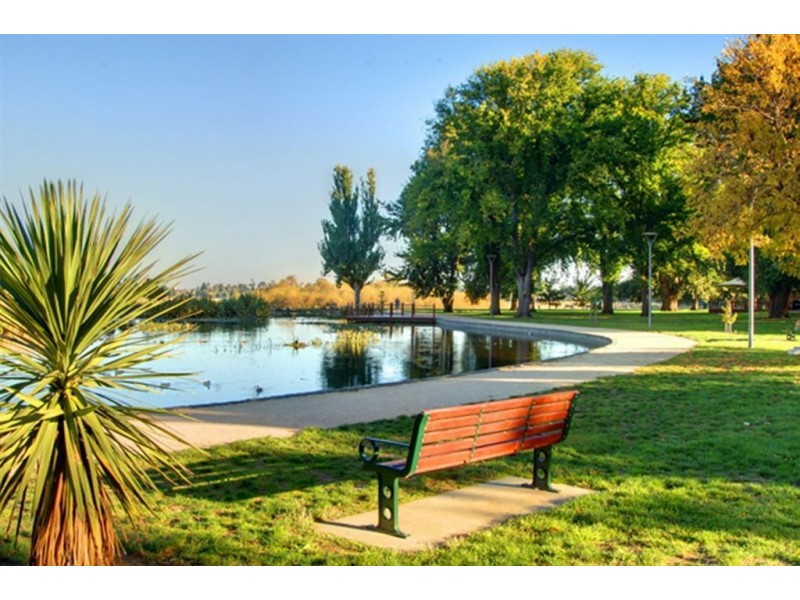 13 Carlton Street, Lake Wendouree VIC 3350