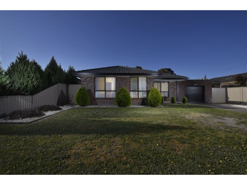 6 Menhennet Drive, Delacombe VIC 3356