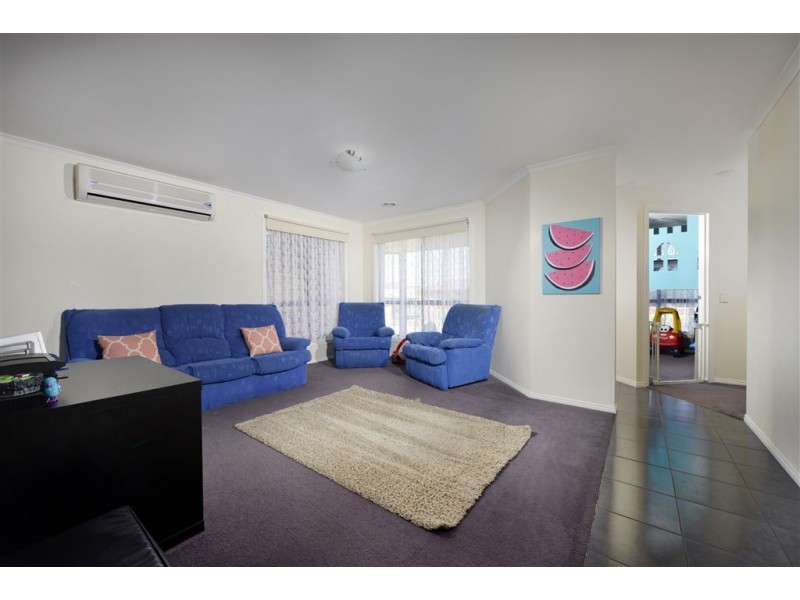 6 Menhennet Drive, Delacombe VIC 3356