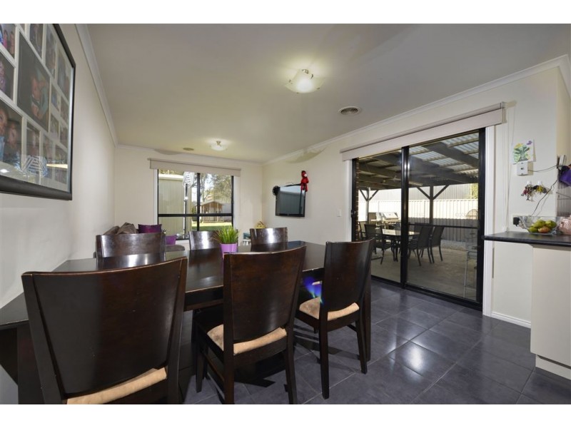 6 Menhennet Drive, Delacombe VIC 3356