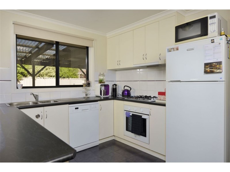 6 Menhennet Drive, Delacombe VIC 3356