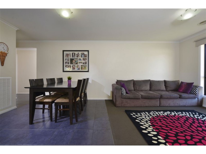 6 Menhennet Drive, Delacombe VIC 3356