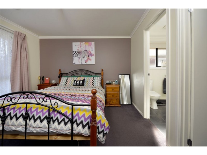 6 Menhennet Drive, Delacombe VIC 3356