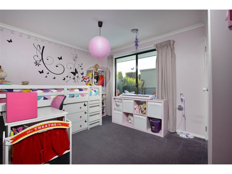 6 Menhennet Drive, Delacombe VIC 3356