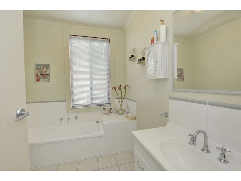 811 Urquhart Street, Newington VIC 3350