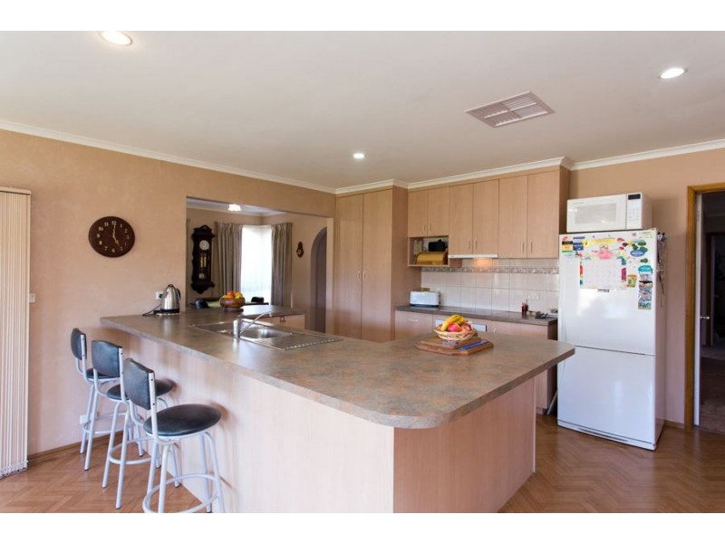 16 John Street, Wendouree VIC 3355