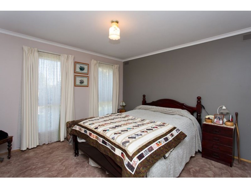 16 John Street, Wendouree VIC 3355