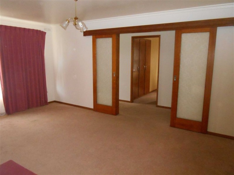 17 Gladstone Street, Sebastopol VIC 3356