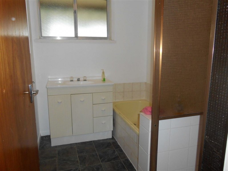 17 Gladstone Street, Sebastopol VIC 3356