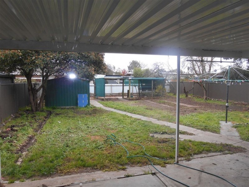 17 Gladstone Street, Sebastopol VIC 3356