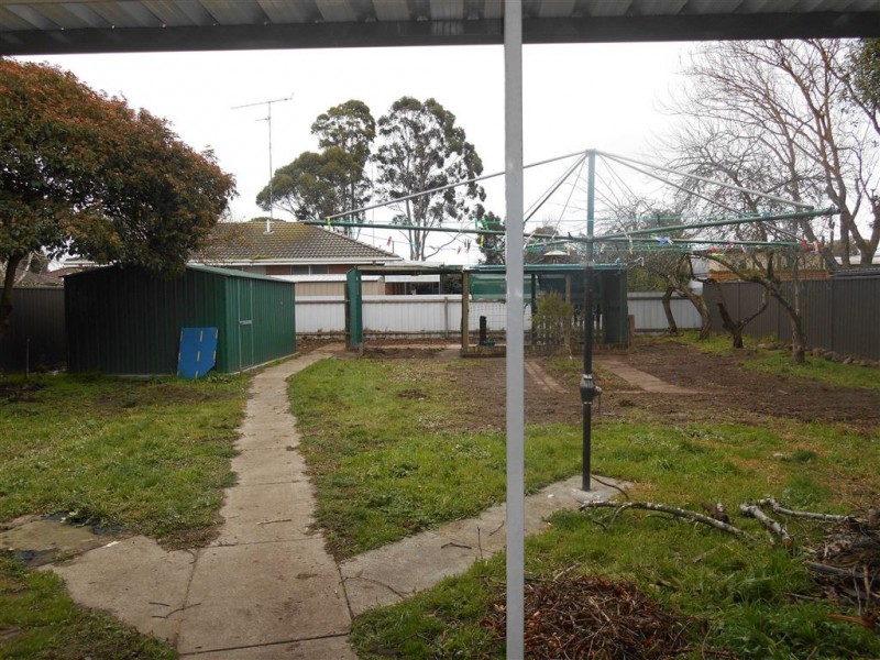 17 Gladstone Street, Sebastopol VIC 3356