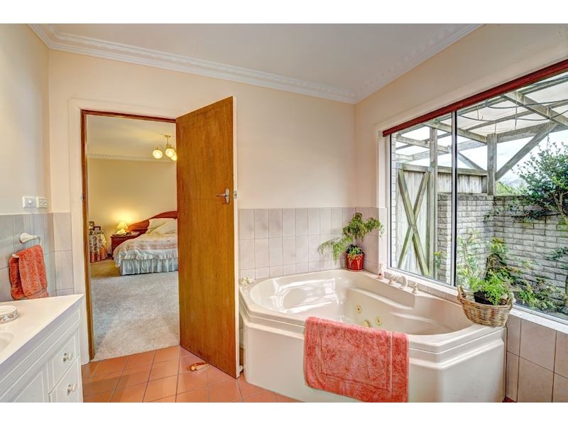 19 Lavinia Drive, Ballarat North VIC 3350