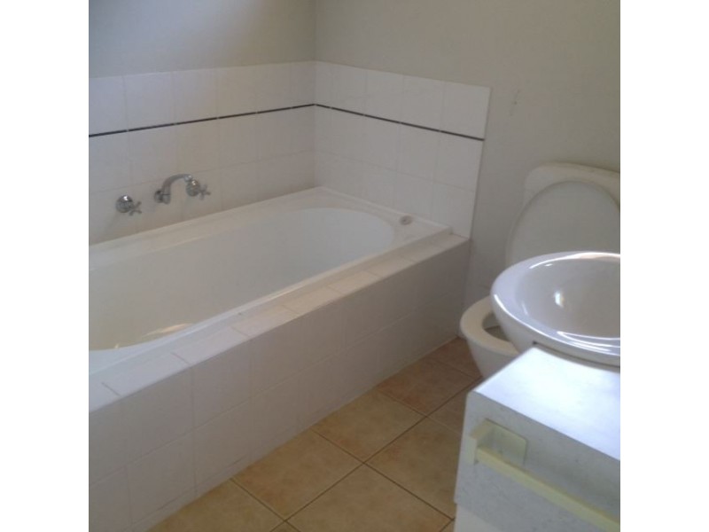 40 Lake Gardens Avenue, Lake Gardens VIC 3355