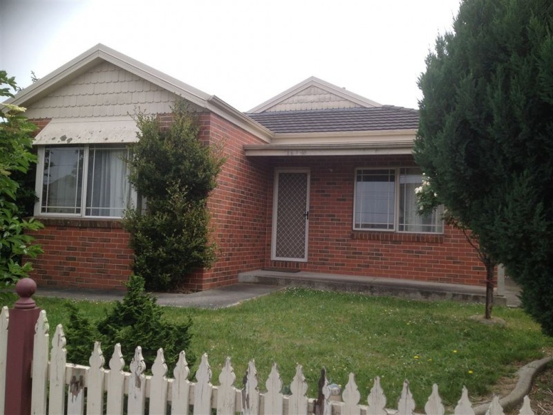 2/24 Queen Victoria Street, Newington VIC 3350