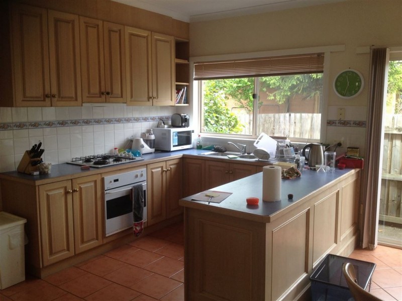 2/24 Queen Victoria Street, Newington VIC 3350