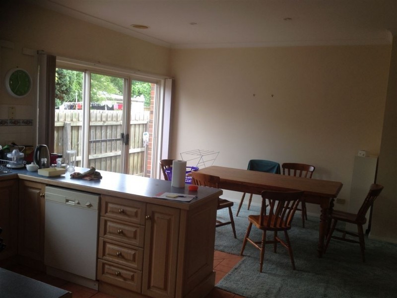 2/24 Queen Victoria Street, Newington VIC 3350