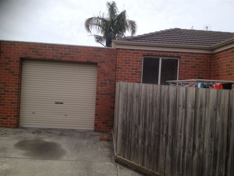 2/24 Queen Victoria Street, Newington VIC 3350