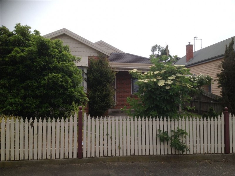 2/24 Queen Victoria Street, Newington VIC 3350