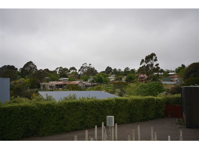 2/4 Elsbeth Court, Daylesford VIC 3460