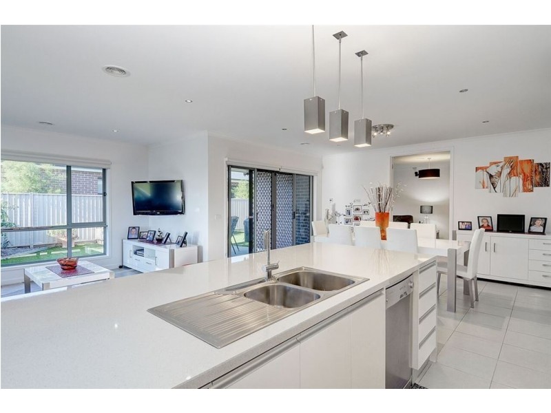 1 Chase Boulevard, Alfredton VIC 3350