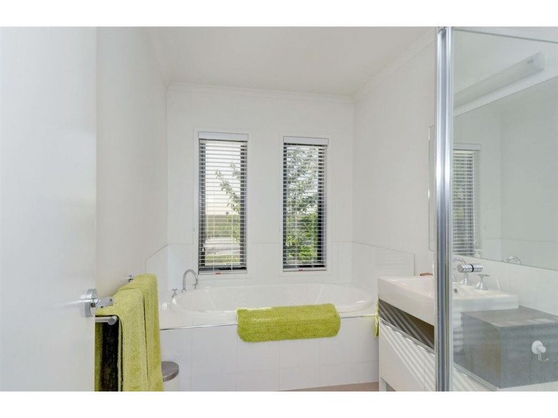 1 Chase Boulevard, Alfredton VIC 3350