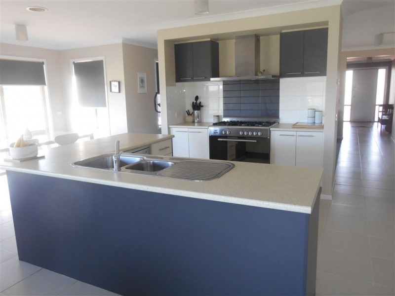 2 Ada Rose Heights, Brown Hill VIC 3350