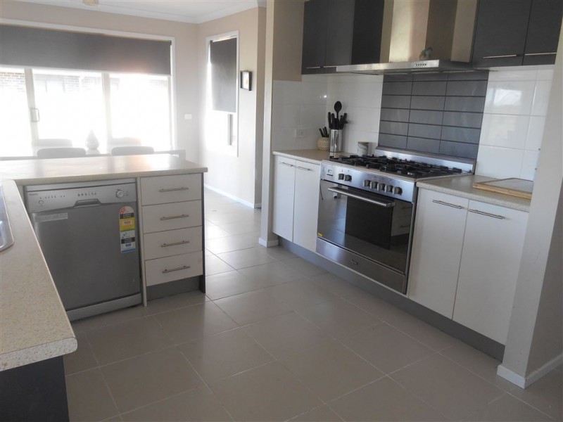 2 Ada Rose Heights, Brown Hill VIC 3350