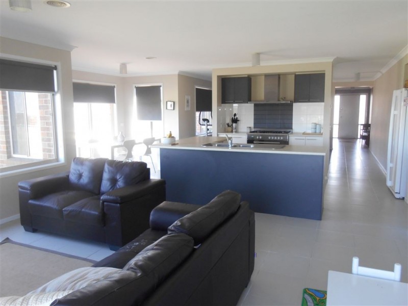 2 Ada Rose Heights, Brown Hill VIC 3350