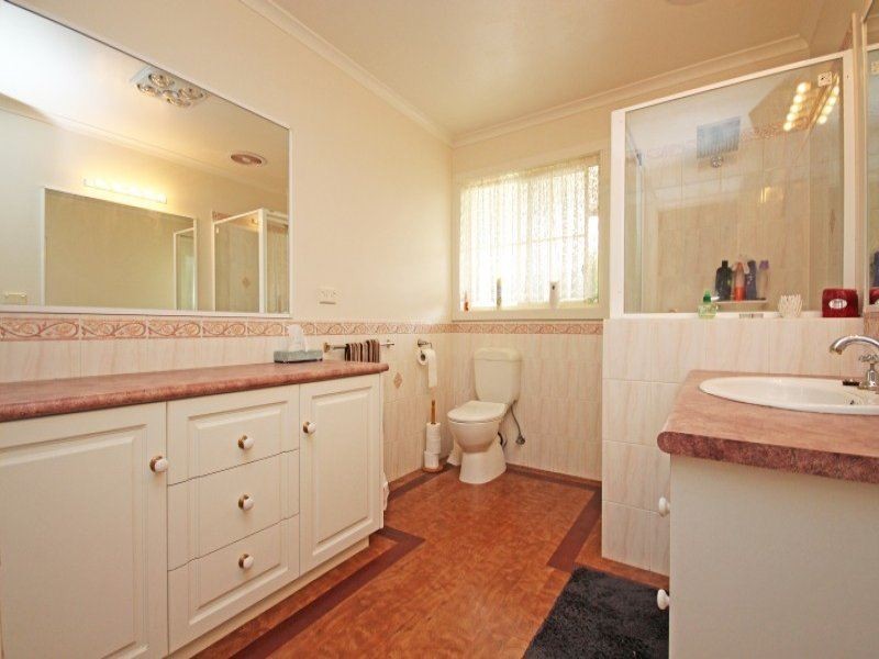 10 The Avenue, Delacombe VIC 3356