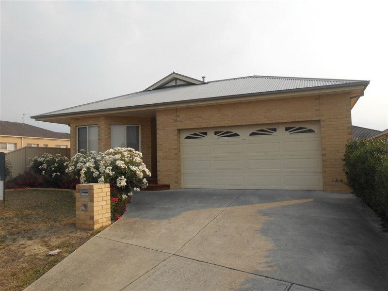 114 Canadian Lakes Boulevard, Canadian VIC 3350