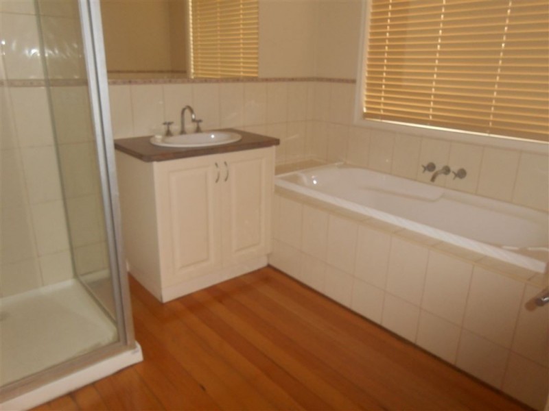 114 Canadian Lakes Boulevard, Canadian VIC 3350