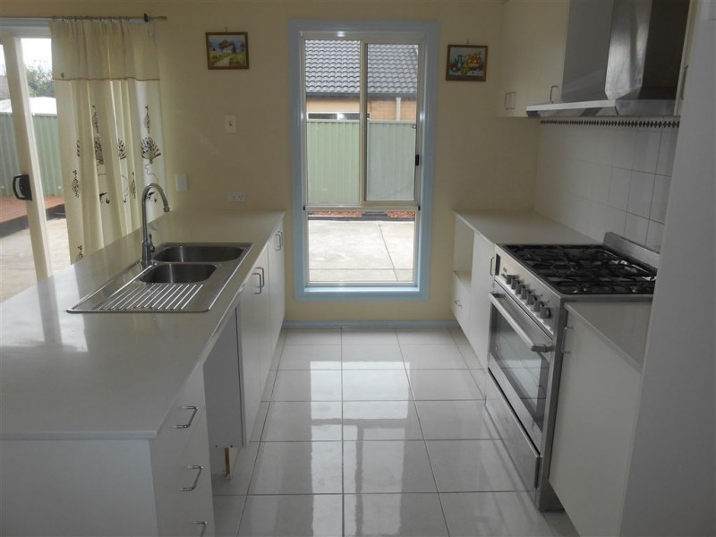 10 Hodge Street, Miners Rest VIC 3352