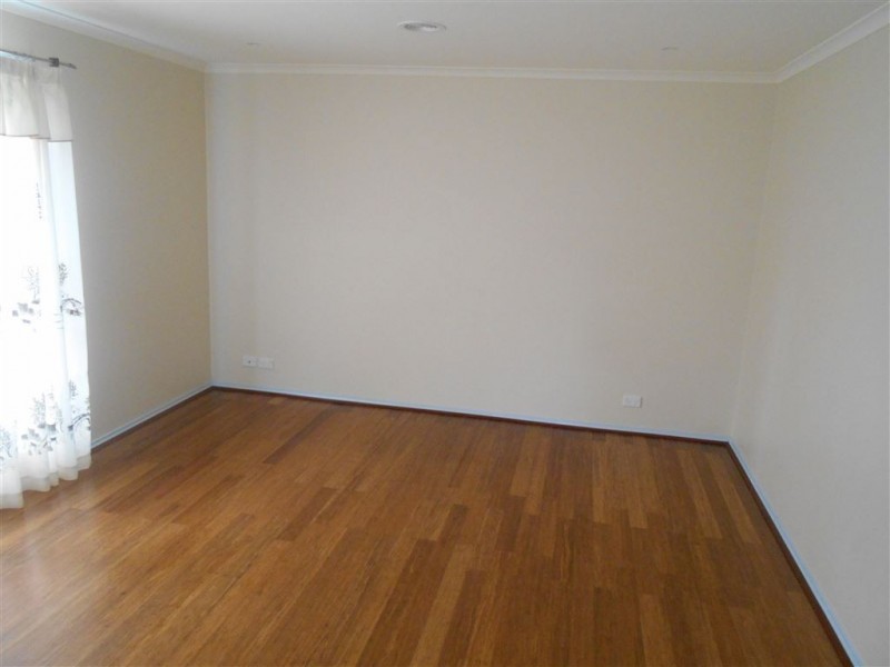 10 Hodge Street, Miners Rest VIC 3352