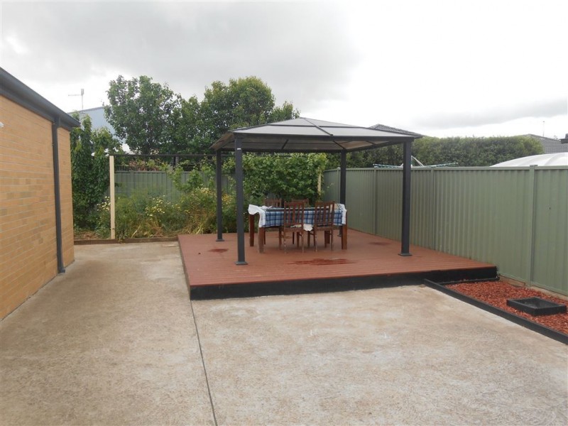 10 Hodge Street, Miners Rest VIC 3352