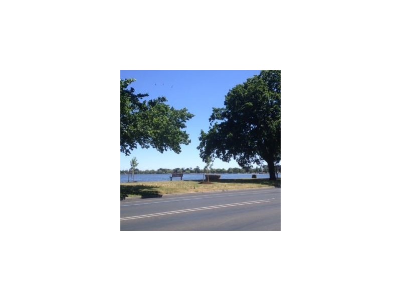 2/10 Lake Street, Lake Wendouree VIC 3350