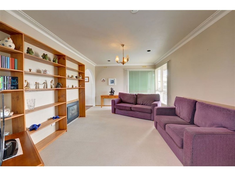 8 Mauger Street, Wendouree VIC 3355