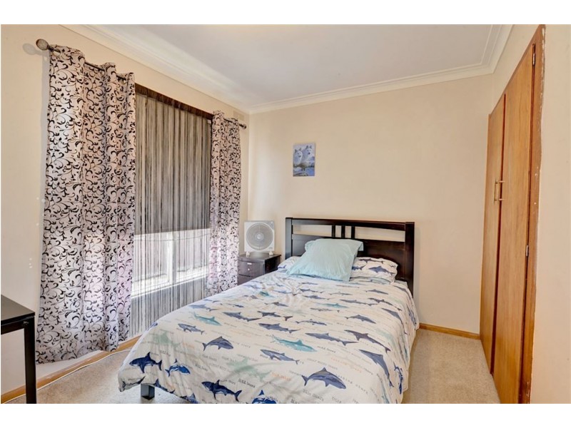 8 Mauger Street, Wendouree VIC 3355